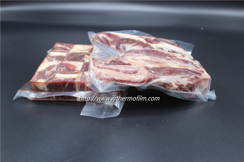 Упаковка свежего мяса с защитой от запотевания